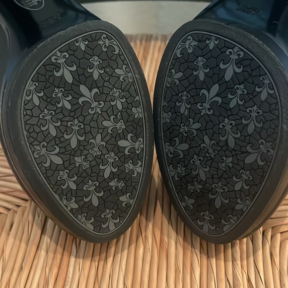 Sofft Black Heels 8M NWOT. 1/2” Platform, 3.5” Heel. NWOT Classy Heels! - Picture 4 of 10